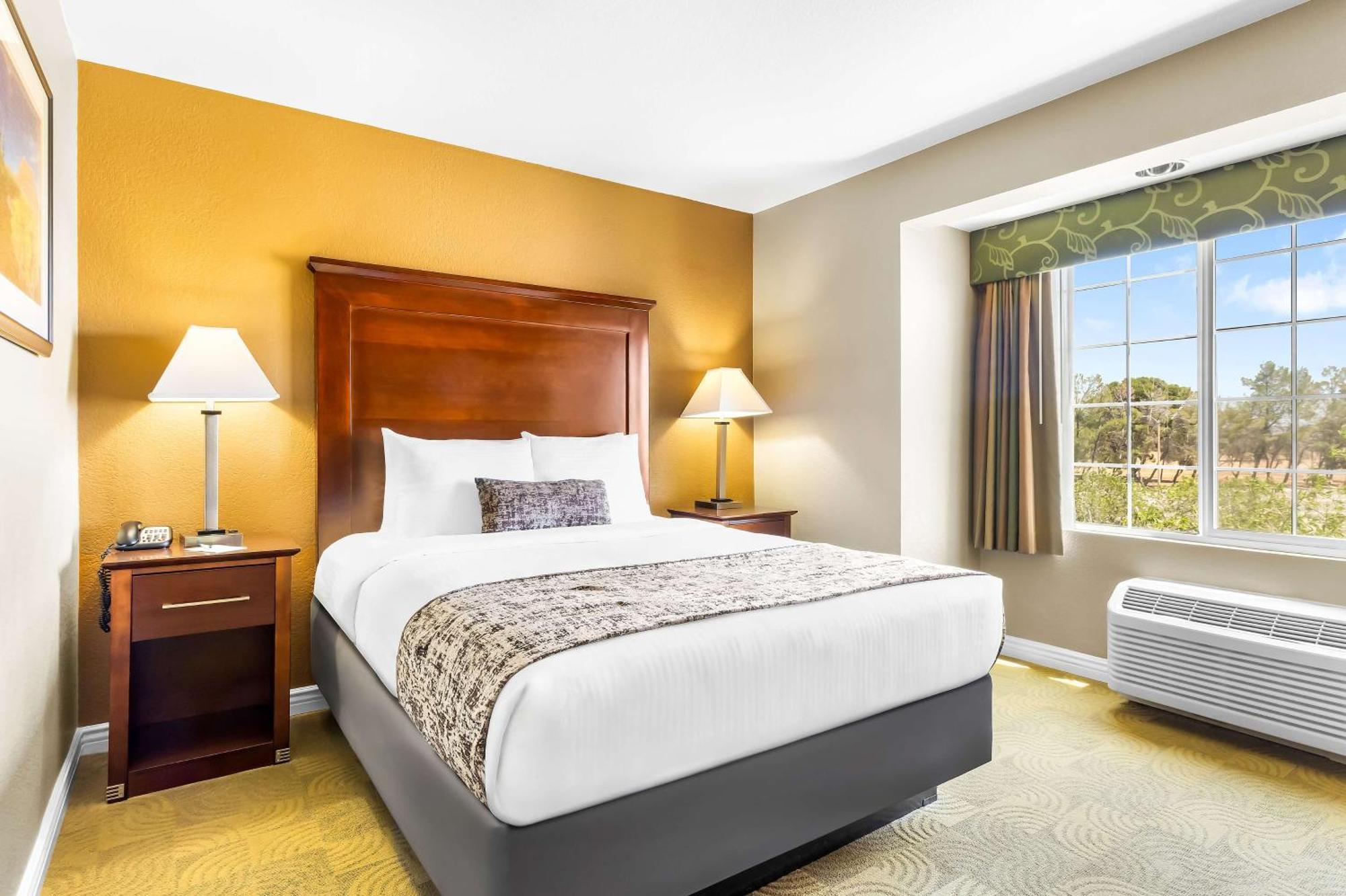 Best Western California City Inn & Suites Exterior photo